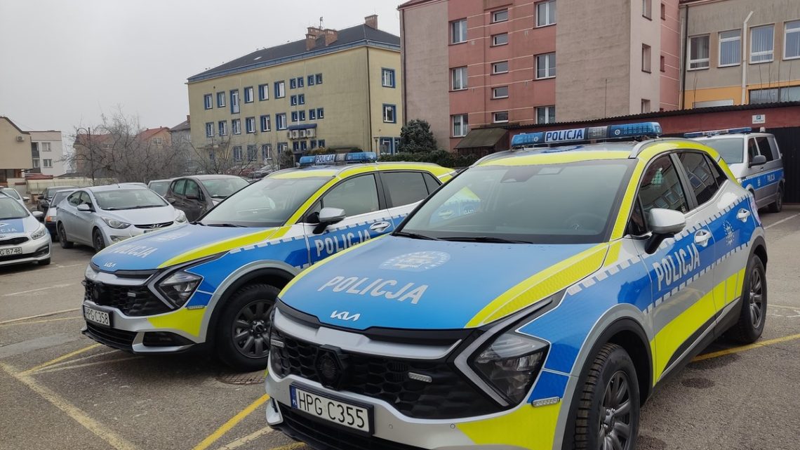 Nowe radiowozy dla dąbrowskich policjantów.