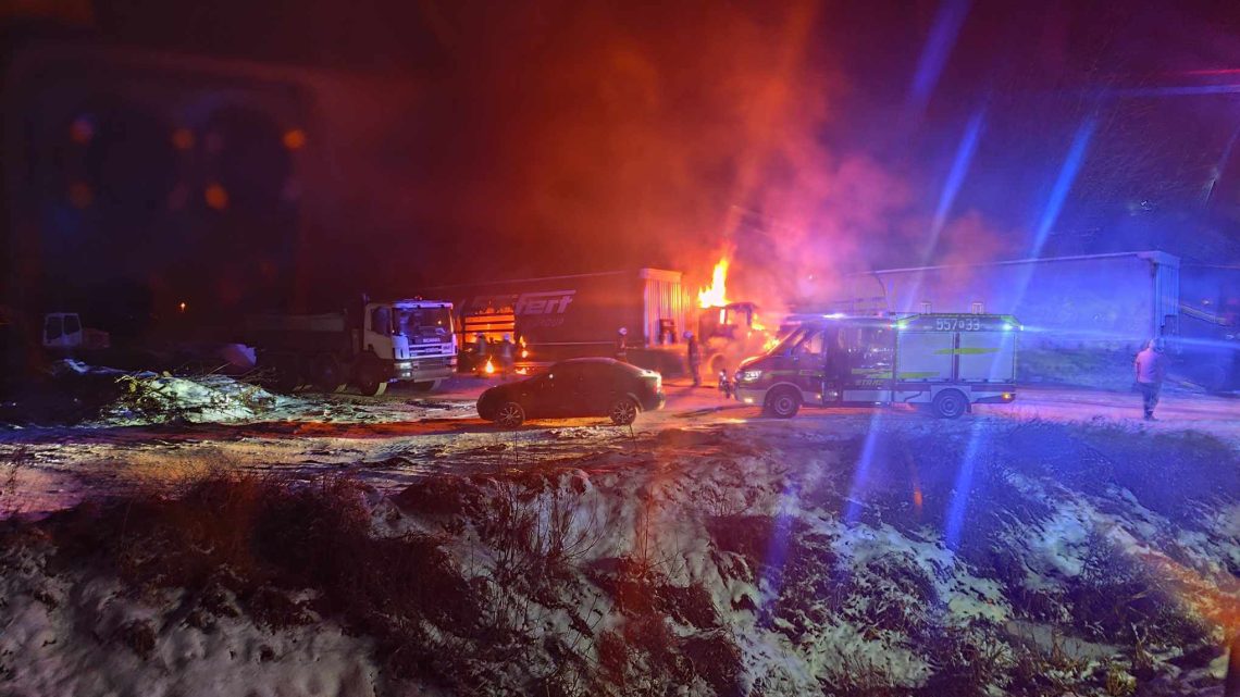 Chrząstowice – pożar na parkingu (powiat wadowicki).