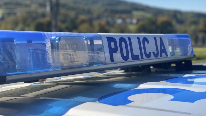 Nietrzeźwy, pod wpływem narkotyków i bez prawa jazdy – 27-latek spowodował kolizję w Andrychowie.