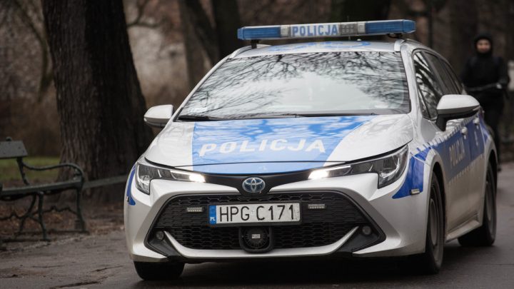 Nietrzeźwy motocyklista potrącił druhnę OSP podczas akcji ratunkowej w Kąclowej.