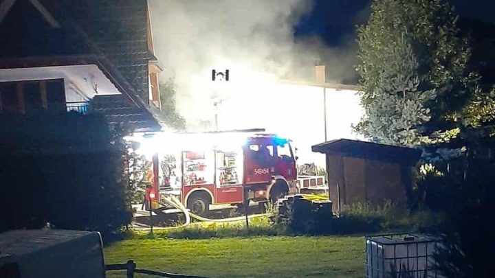 Pożar budynku w Czarnej Górze. Trwa akcja gaśnicza!