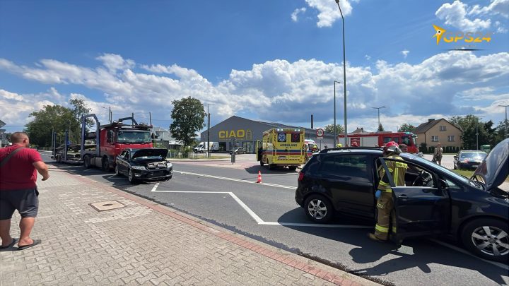 Zdarzenie drogowe w Kętach – zderzenie dwóch aut osobowych i ciężarówki.