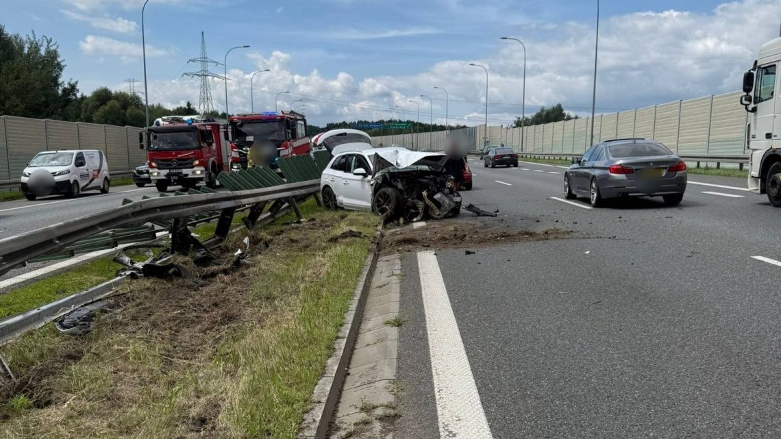 Zderzenie na A4: Utrudnienia na 429. kilometrze w kierunku Katowic. Zderzenie na A4: Utrudnienia na 429. kilometrze w kierunku Katowic.