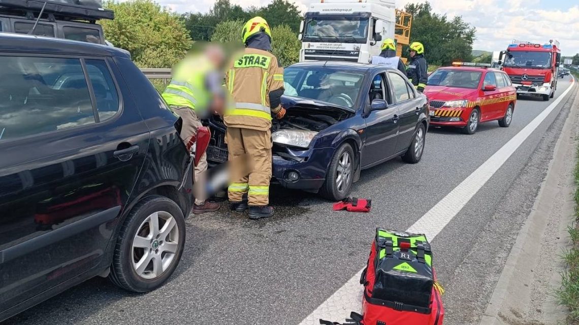 Wypadek na A4 – zderzenie trzech samochodów.