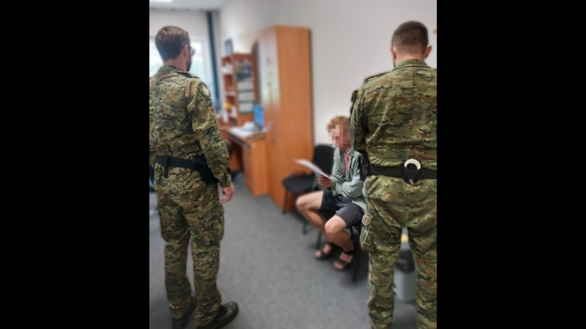 Kradzież kosmetyków zakończyła się deportacją – obywatel Ukrainy zobowiązany do opuszczenia Polski. Kradzież kosmetyków zakończyła się deportacją – obywatel Ukrainy zobowiązany do opuszczenia Polski.