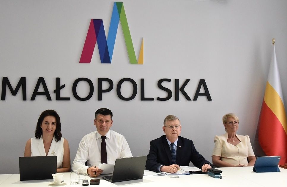 Zator z kolejnymi inwestycjami – dworzec odzyska blask, a nad Skawą powstanie nowa kładka. Zator z kolejnymi inwestycjami – dworzec odzyska blask, a nad Skawą powstanie nowa kładka.