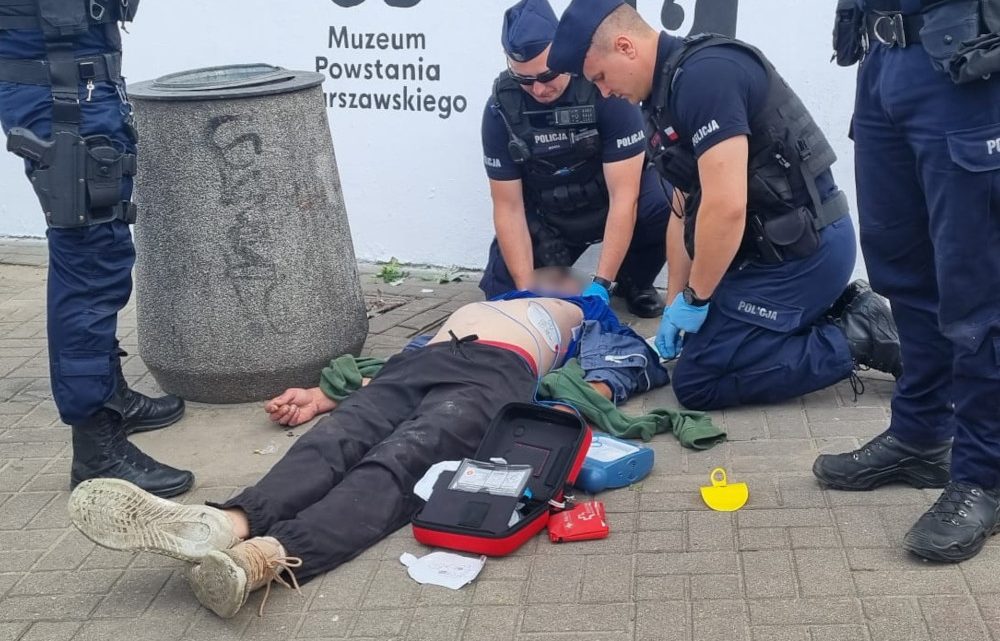Kraków – Na ratunek mężczyźnie ruszyli policjanci ! Kraków – Na ratunek mężczyźnie ruszyli policjanci !