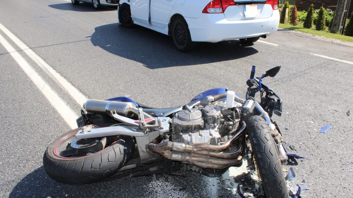 Rajsko. Zdarzenie drogowe z udziałem motocyklisty i samochodu osobowego.