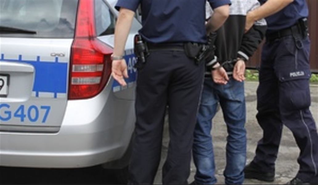 Uliczny agresor zatrzymany. Usłyszał zarzuty gróźb karalnych i kradzieży. Uliczny agresor zatrzymany. Usłyszał zarzuty gróźb karalnych i kradzieży.