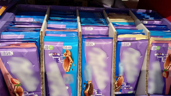 Kraków: 55-latek ukradł i zjadł ponad sto tabliczek czekolady.