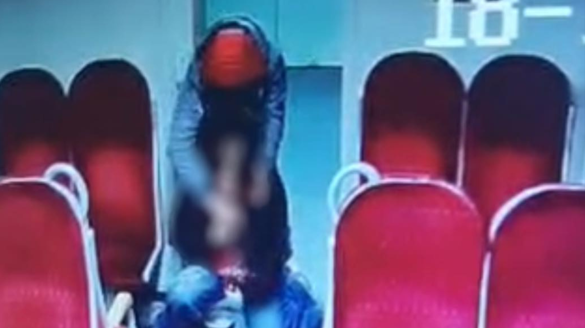Napad w nocnym pociągu! Odwaga 17-latki i szybka akcja policji!