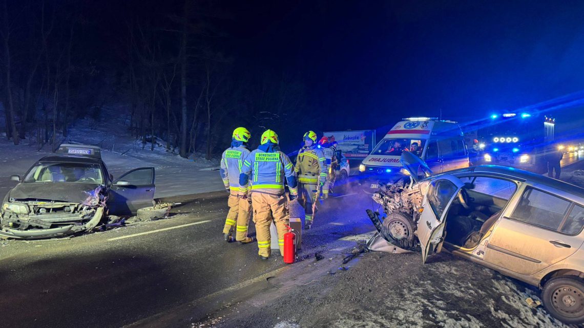 Czołowe zderzenie dwóch aut w Białym Dunajcu. Droga była zablokowana!