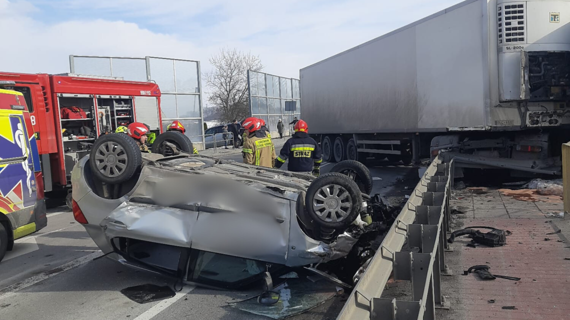 Poważny wypadek na DK 94 w miejscowości Łopoń. Trzy osoby ranne!