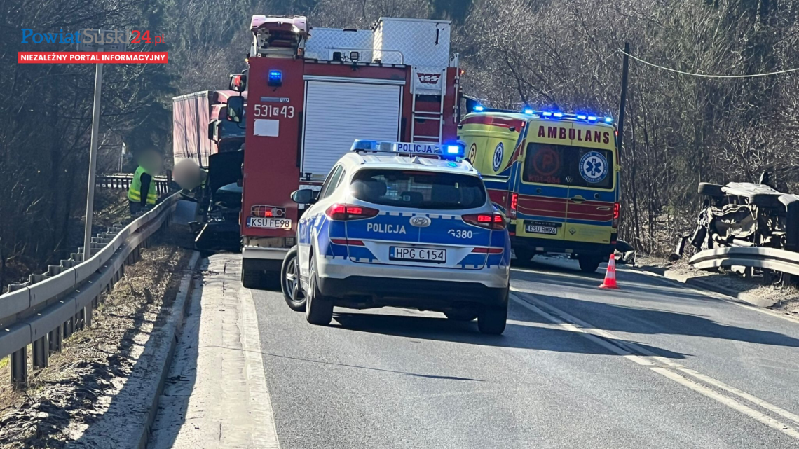 Wypadek w Jordanowie. Służby pracują na miejscu, droga zablokowana.