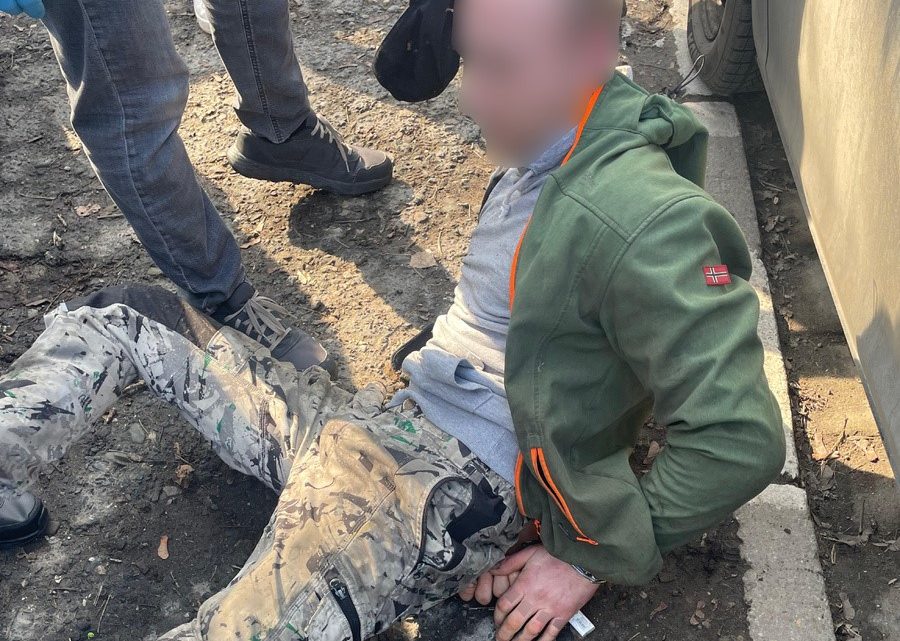 Ukradli Hondę i… próbowali sprzedać ją właścicielowi. Kryminalni z Krakowa zatrzymali trzech złodziei.