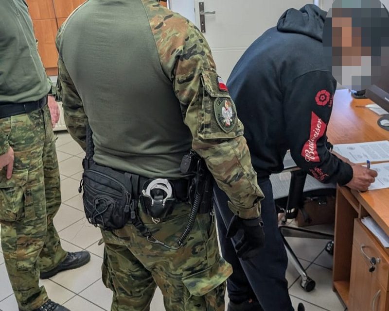 Groził lekarzom i terroryzował okolicę. 49-latek z Ukrainy deportowany!