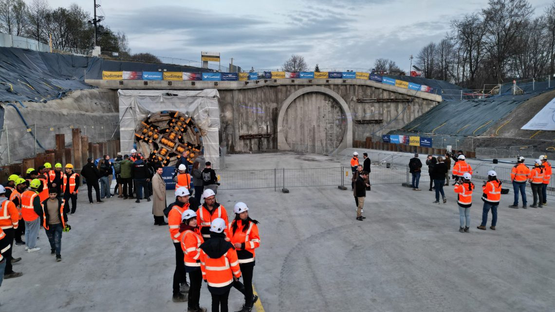 Historyczny moment dla kolei. Przebito najdłuższy tunel w Polsce.