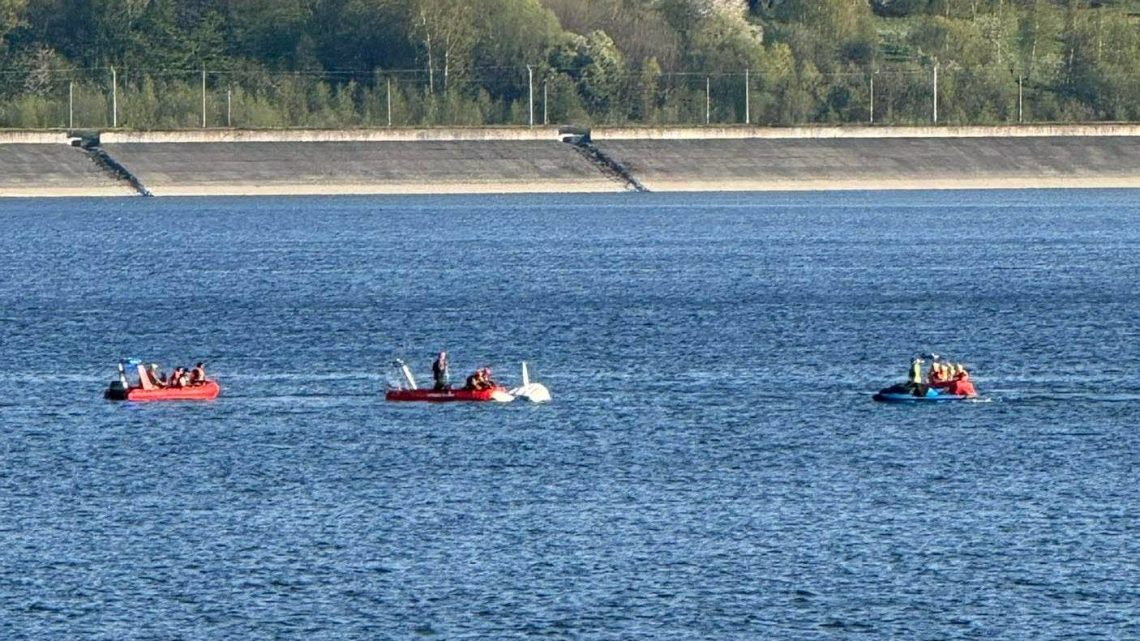 Akcja ratunkowa w powiecie wadowickim. Na jeziorze przewróciła się żaglówka.