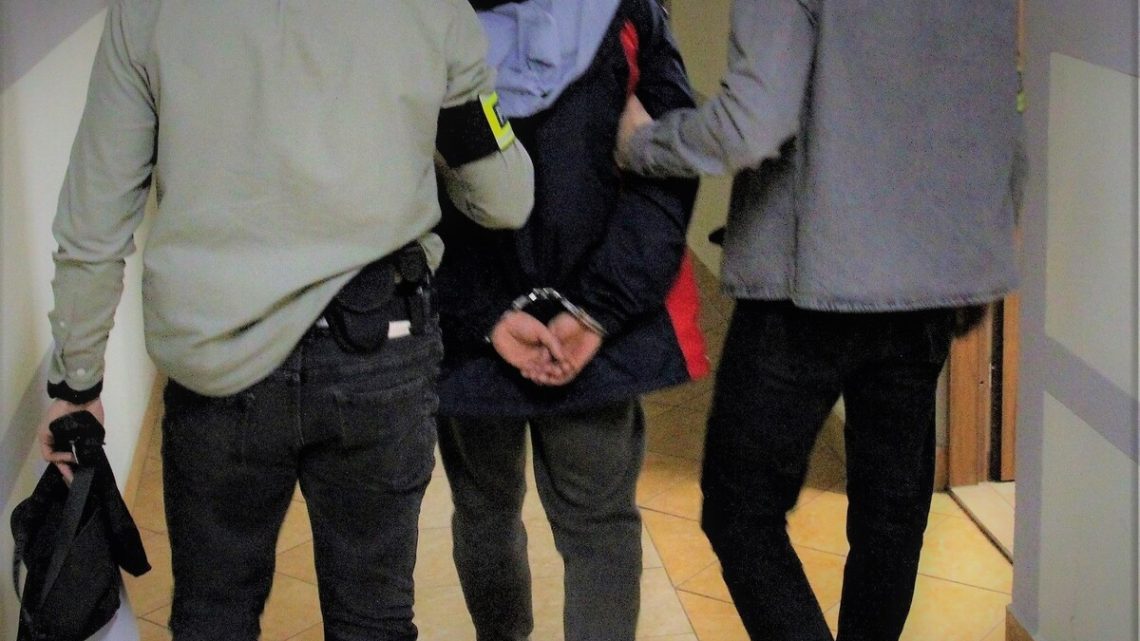 71 zarzutów dla 26-latka. Śledczy rozbili narkotykowy proceder.
