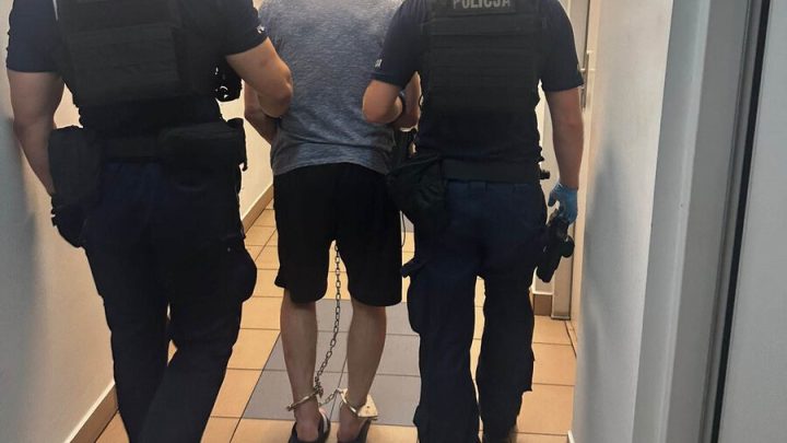Miał obnażać się na balkonie. Policjanci odkryli, że jest poszukiwany przez Interpol!