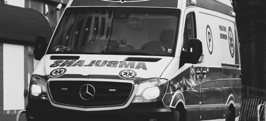 Śmiertelny wypadek ciągnika w Podolanach. Nie żyje kierujący.