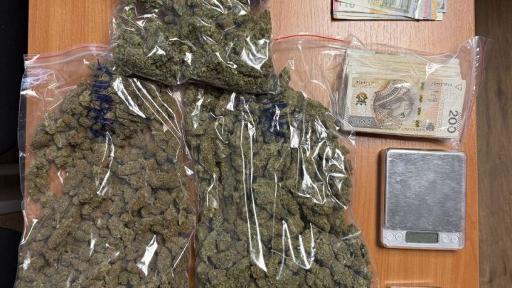 Nie zatrzymał się do kontroli. Uciekał przed policją, był pod wpływem narkotyków i miał 1,5 kg środków.