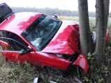 Malec. (powiat oświęcimski) – Seat uderzył w drzewo. Za kierownicą 19-latek bez uprawnień i po narkotykach.
