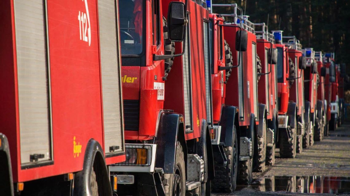 Pożar samochodu na parkingu podziemnym przy ul. Wielickiej w Krakowie. Ewakuowano 258 osób.