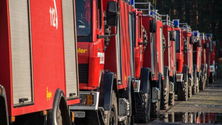 Pożar samochodu na parkingu podziemnym przy ul. Wielickiej w Krakowie. Ewakuowano 258 osób.