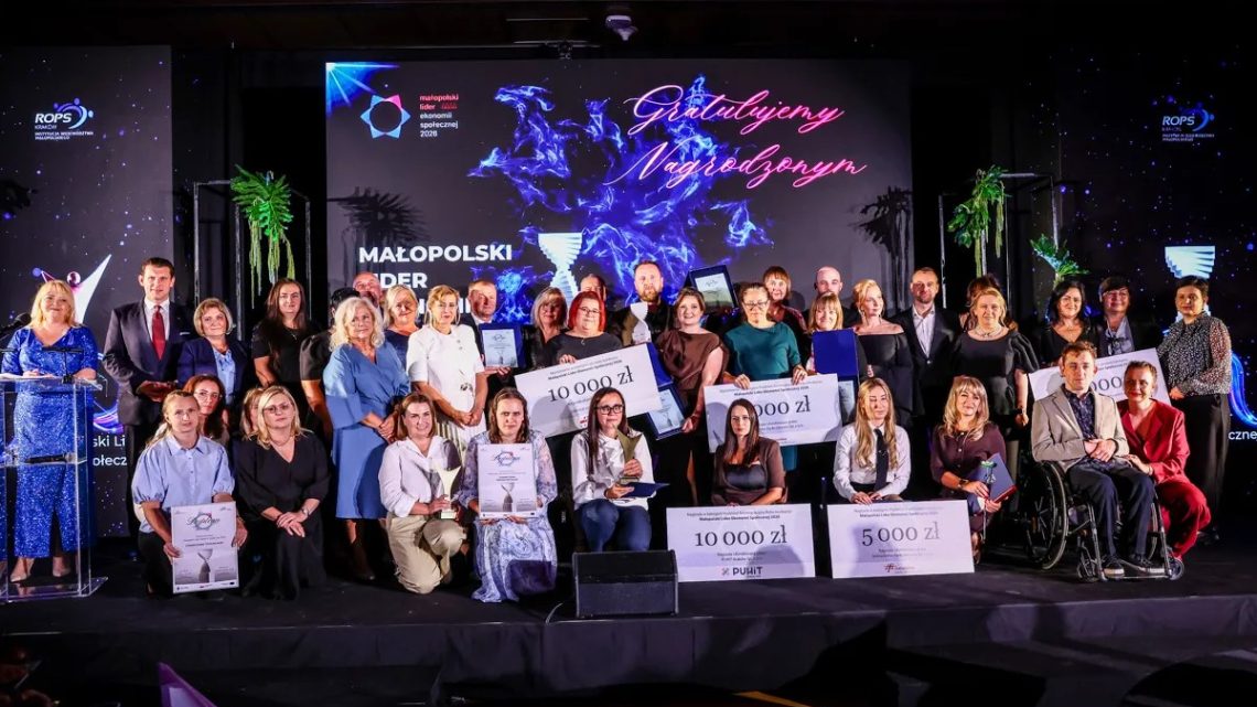 Gala Liderów w Krakowie. Uhonorowano osoby i instytucje działające na rzecz mieszkańców Małopolski.