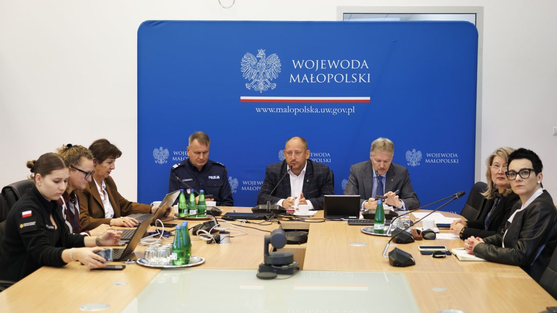 Kontrole w tysiącach szkół. W Małopolsce narada służb i przedstawicieli oświaty.