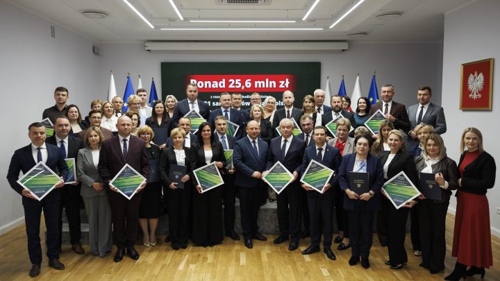 Ponad 25,6 mln zł na remonty zniszczonych dróg w Małopolsce. 21 samorządów otrzyma wsparcie.