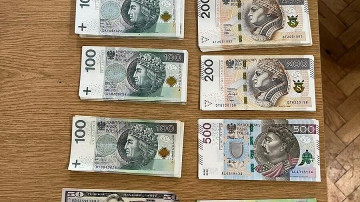 Oszuści „na chorobę” wyłudzają oszczędności seniorów. 82-latka odzyskała pieniądze.