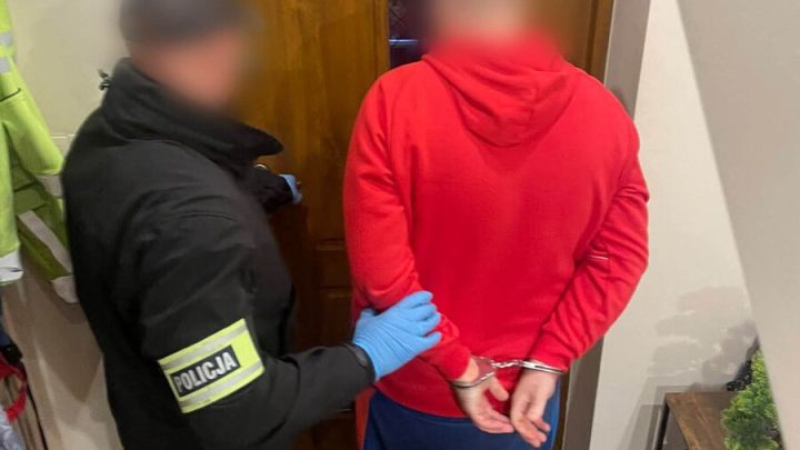 Kraków. Nauczyciel podejrzany o udział w nielegalnym obrocie lekami opioidowymi. Mógł uzyskać blisko 900 opakowań.