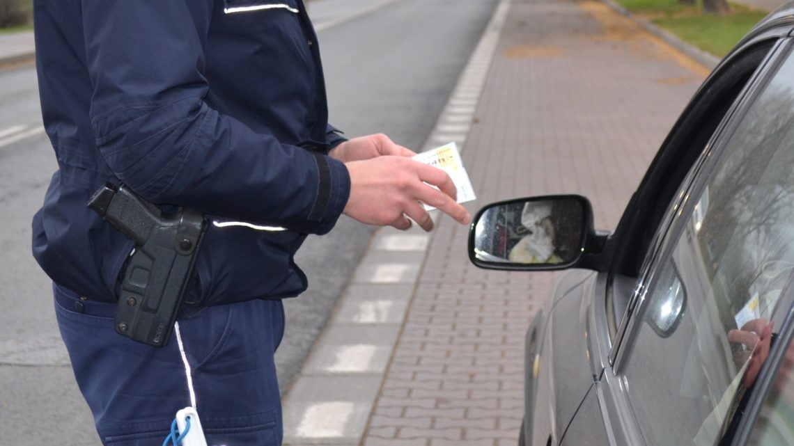 Oświęcim. 19-latek złamał sądowy zakaz prowadzenia pojazdów. Wpadł podczas kontroli prędkości.