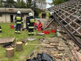 Wypadek podczas rozbiórki stodoły w Witkowicach. Mężczyzna potrzebował pomocy.