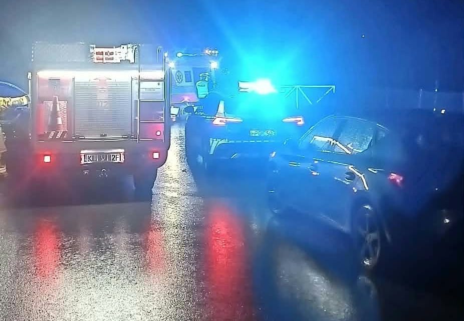 Tragiczny wypadek w Starej Wsi. Kierowca uderzył w drzewo.