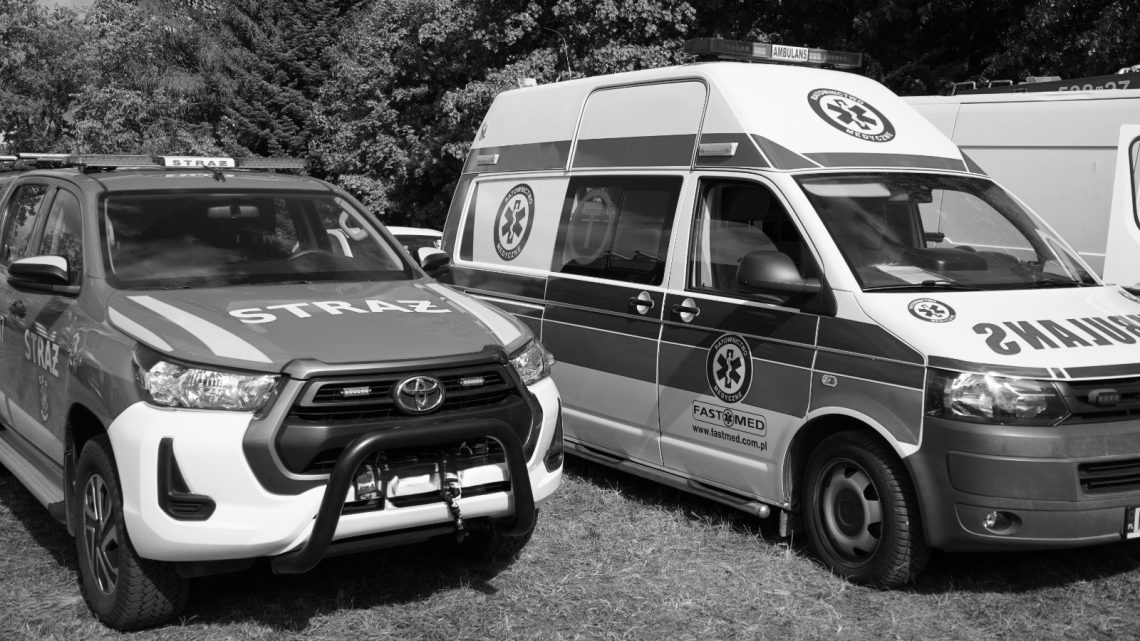 Tragedia w Wilkowisku. Mężczyzna zginął przygnieciony przez ciągnik.