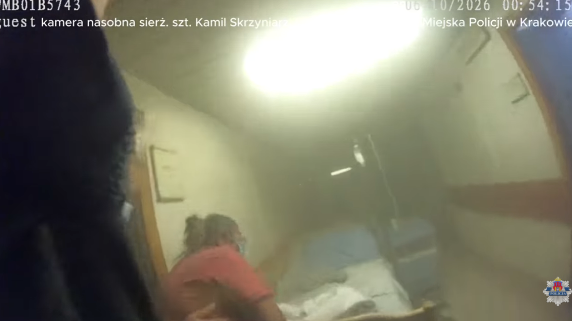 Pożar w krakowskim szpitalu. Policjanci i strażacy ewakuowali 38 osób – zobacz wideo!